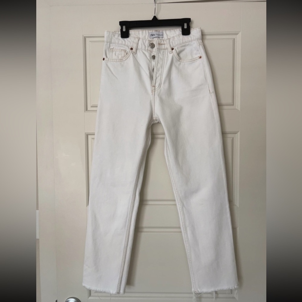 ZARA High Waisted White Jeans Size 2